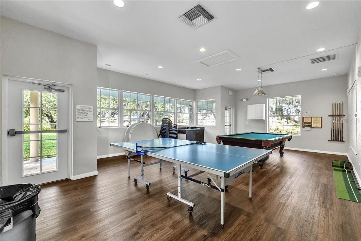 HERITAGE VILLAS AT HERITAGE OAK PARK - Residential