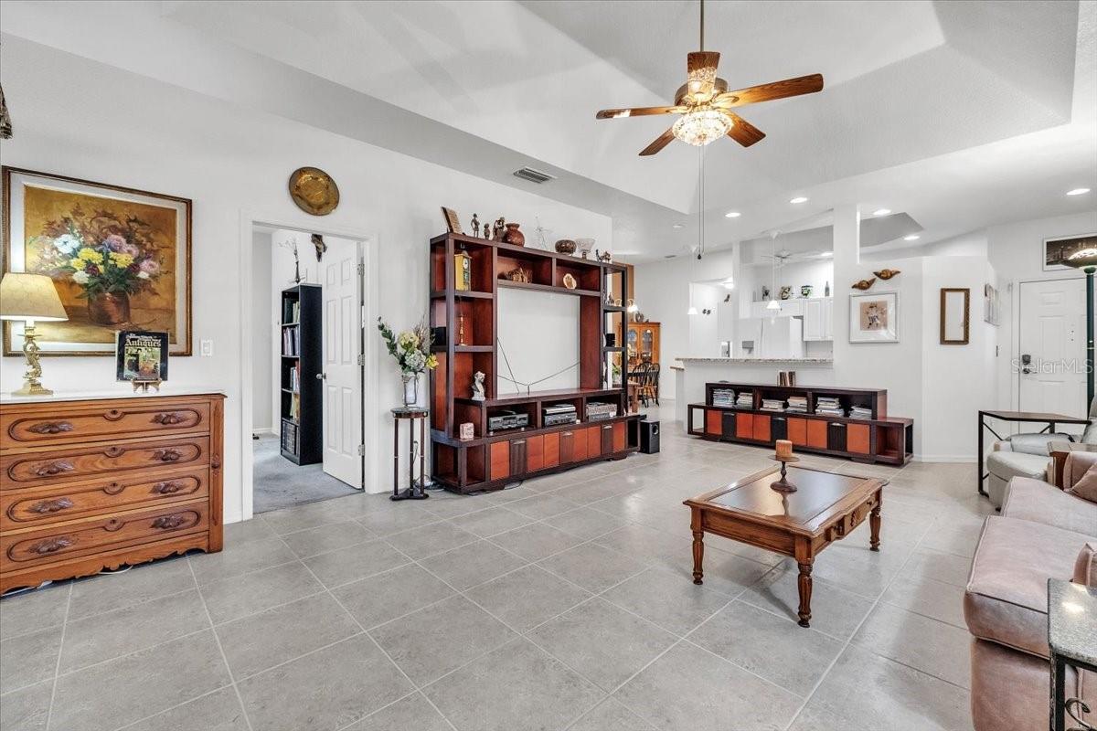 HERITAGE VILLAS AT HERITAGE OAK PARK - Residential