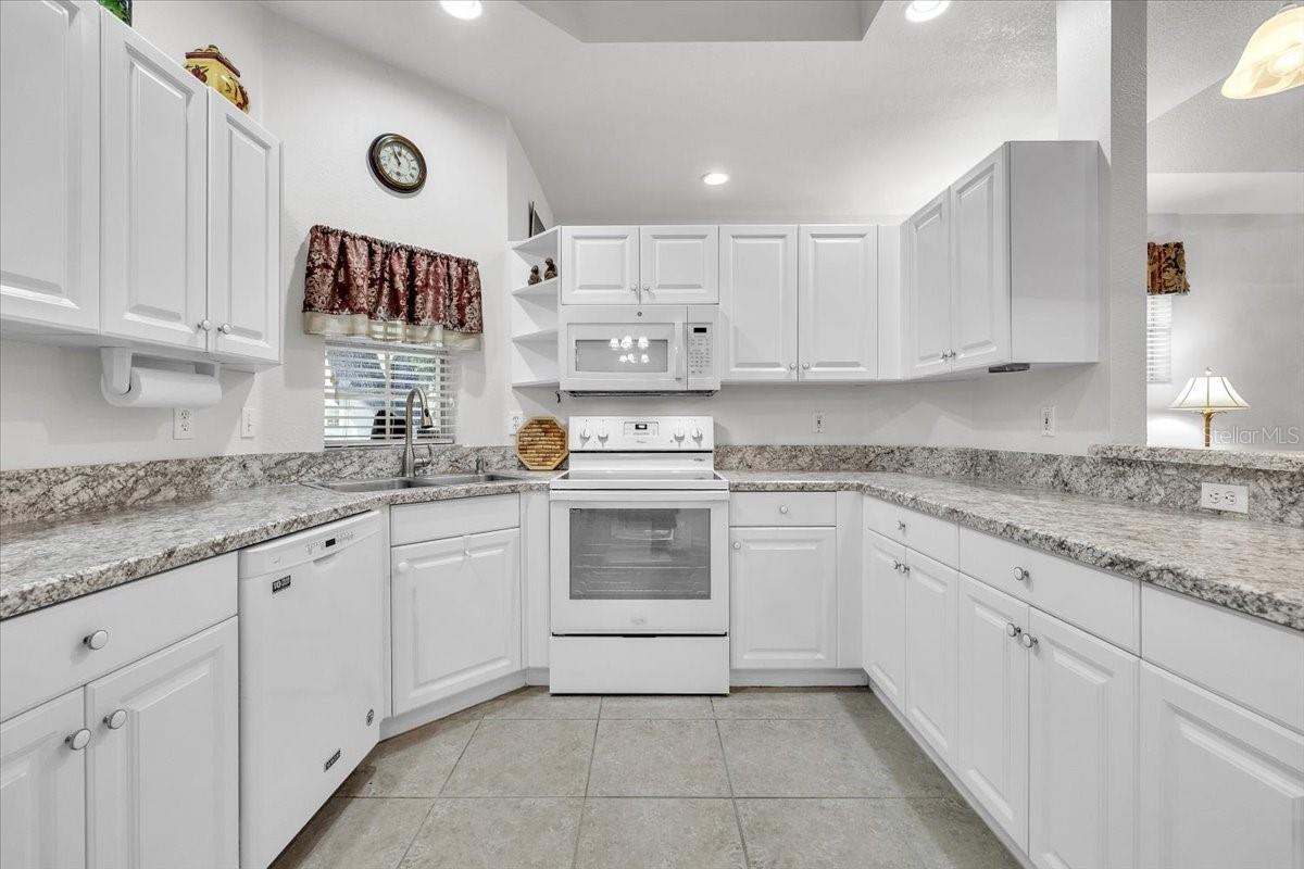 HERITAGE VILLAS AT HERITAGE OAK PARK - Residential