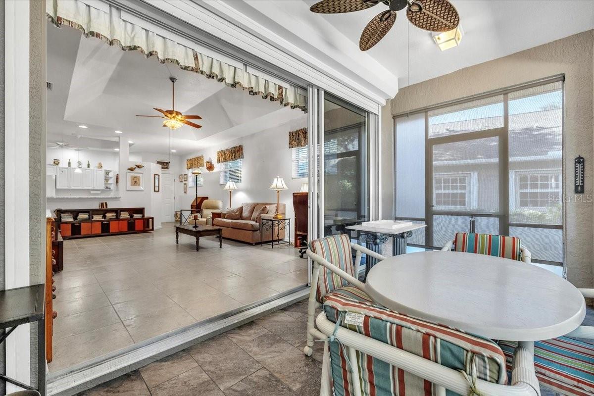 HERITAGE VILLAS AT HERITAGE OAK PARK - Residential