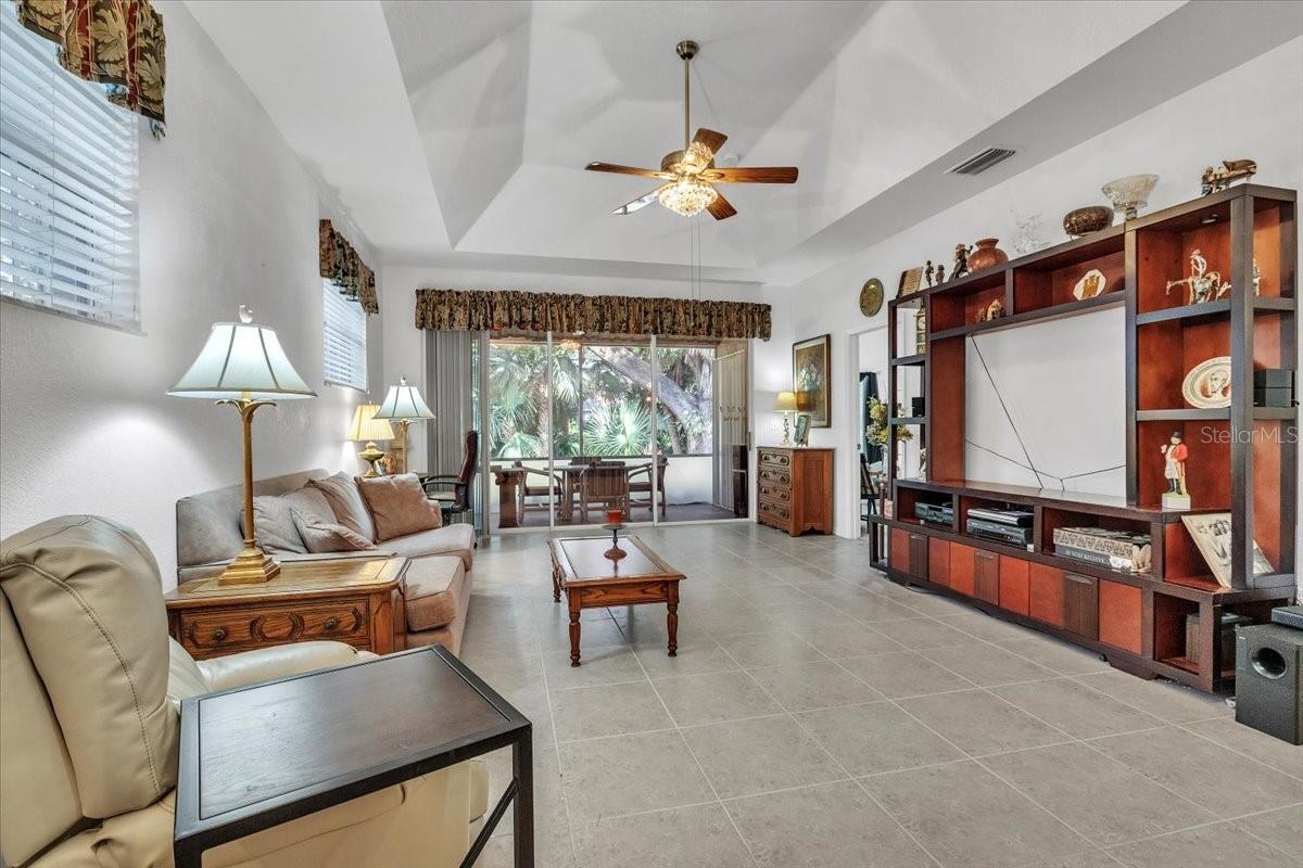 HERITAGE VILLAS AT HERITAGE OAK PARK - Residential