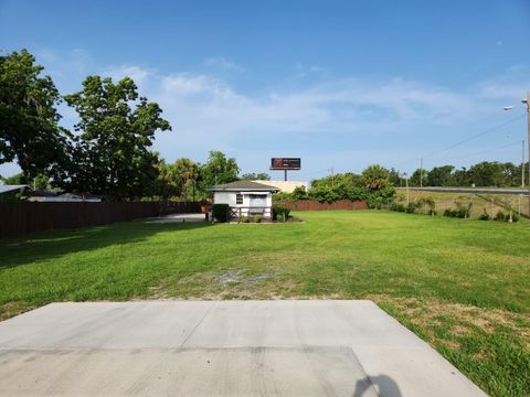 Tiny photo for 909 SW (hwy 200) 10th Street, Ocala, FL 34471 (MLS # OM703056)