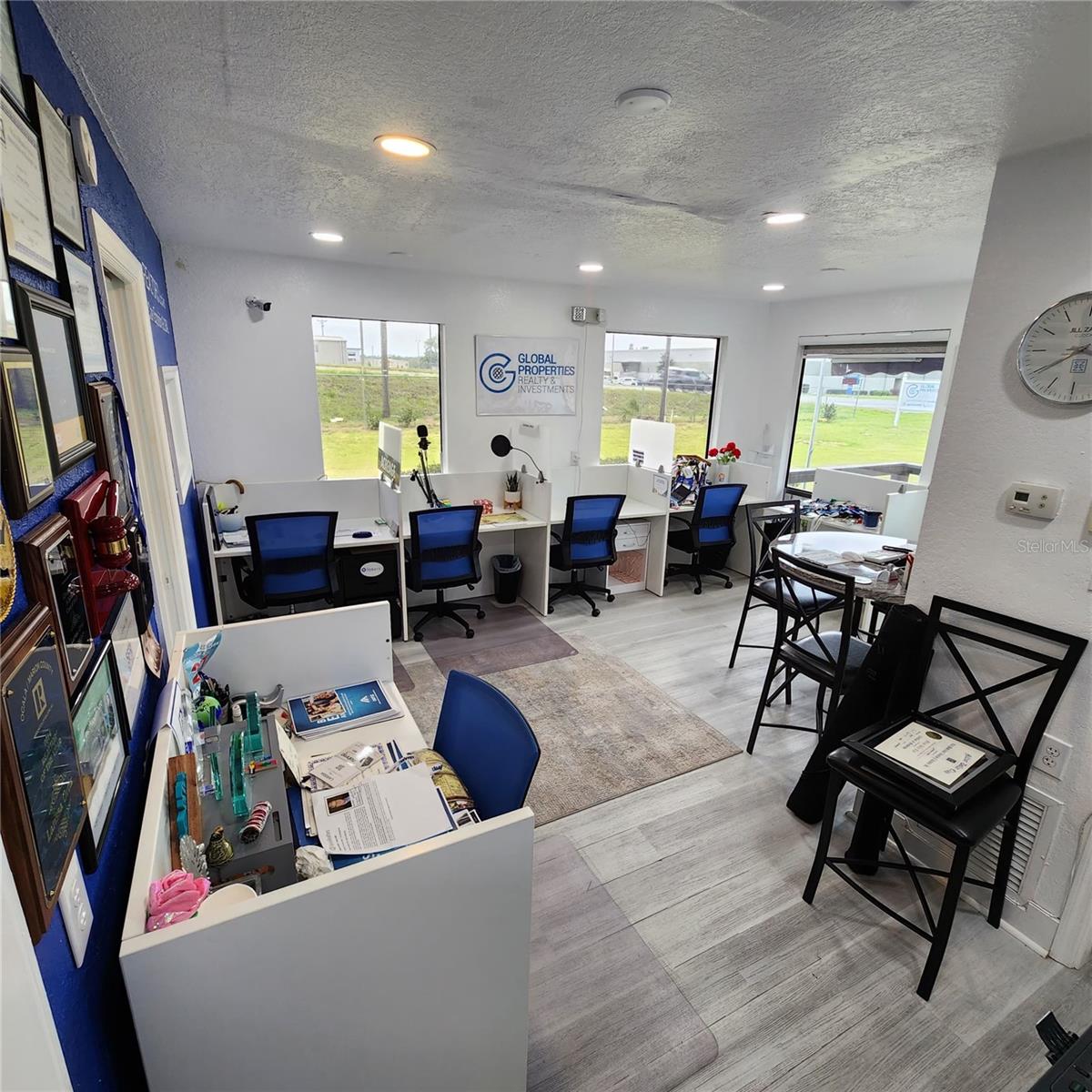 OAKRIDGE - Commercial Sale