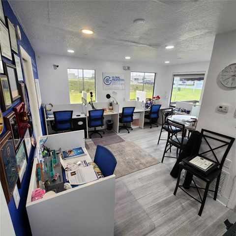 Tiny photo for 909 SW (hwy 200) 10th Street, Ocala, FL 34471 (MLS # OM703056)