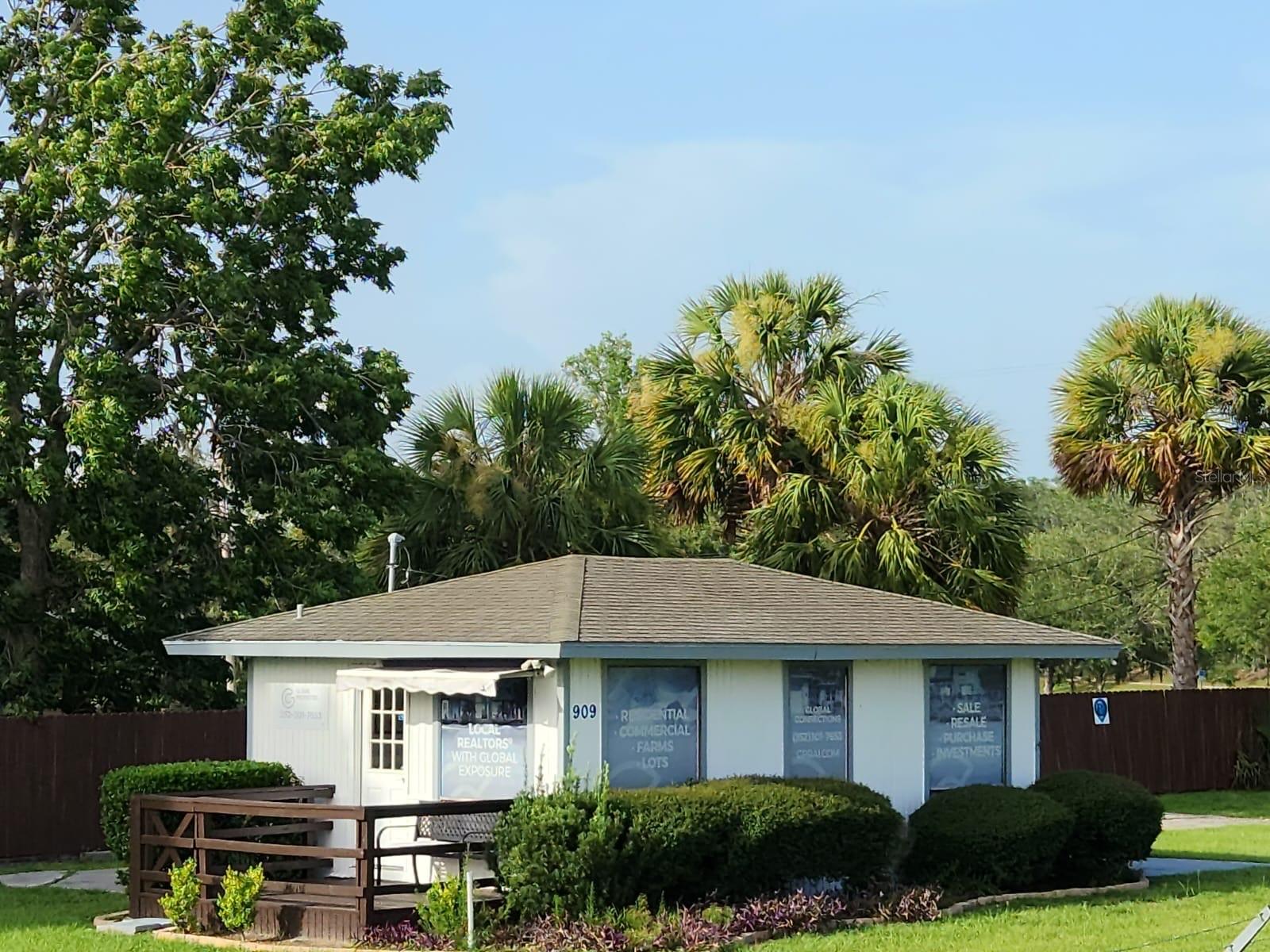 OAKRIDGE - Commercial Sale