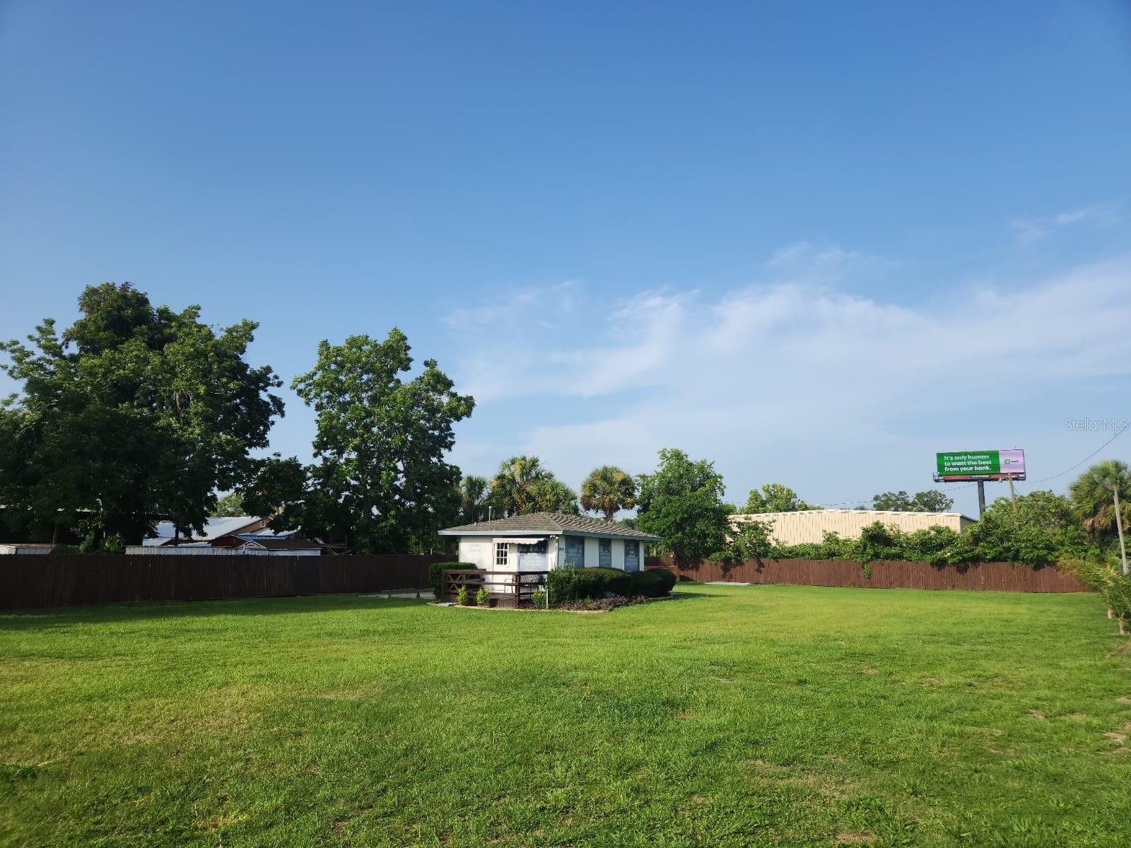 OAKRIDGE - Commercial Sale