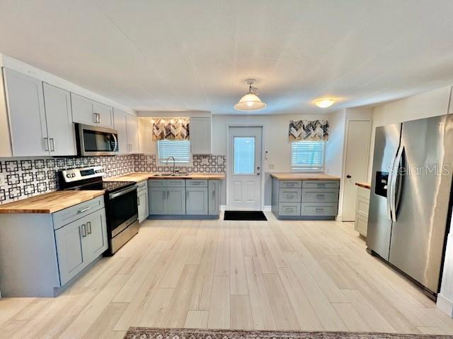 SENATE MANOR - Residential Lease