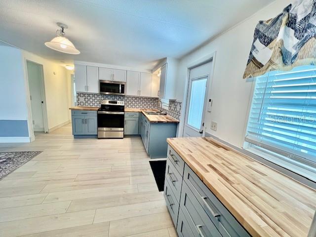 SENATE MANOR - Residential Lease