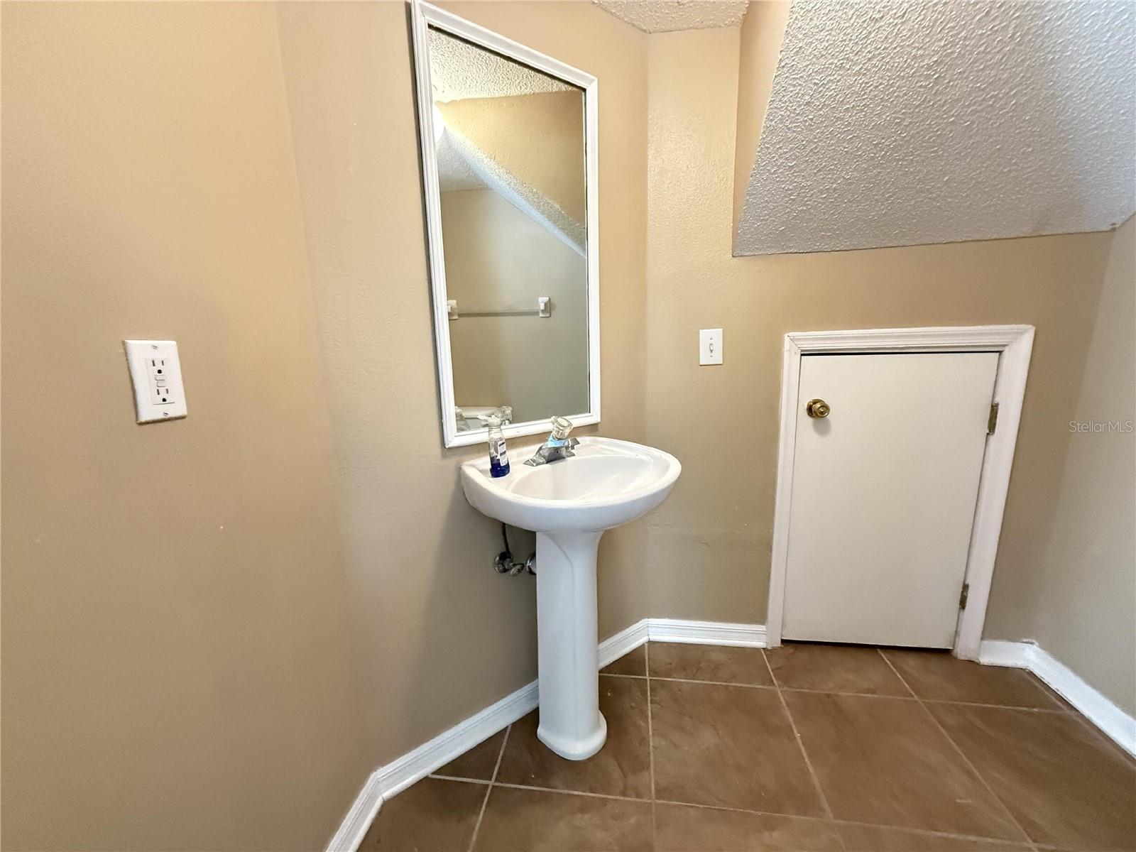 PROVIDENCE TWNHMS PH 3 - Residential Lease