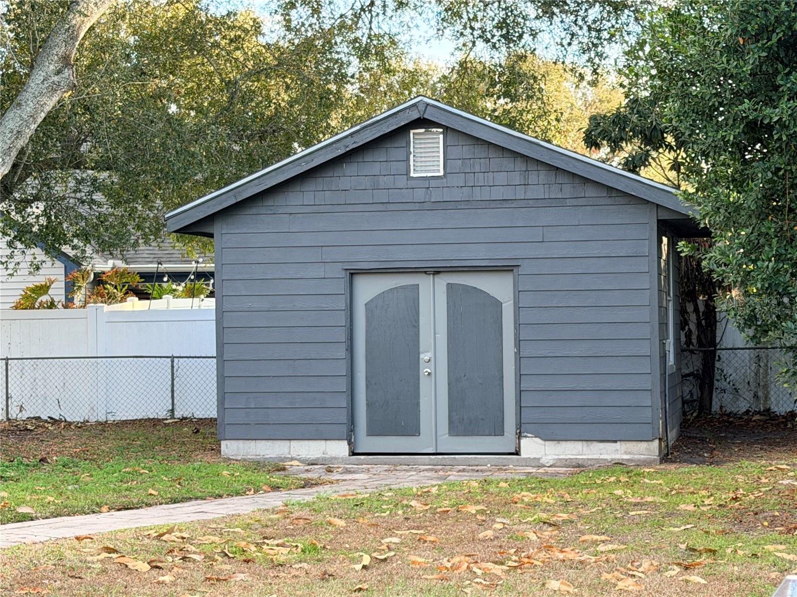 GROVE VILLA - Residential