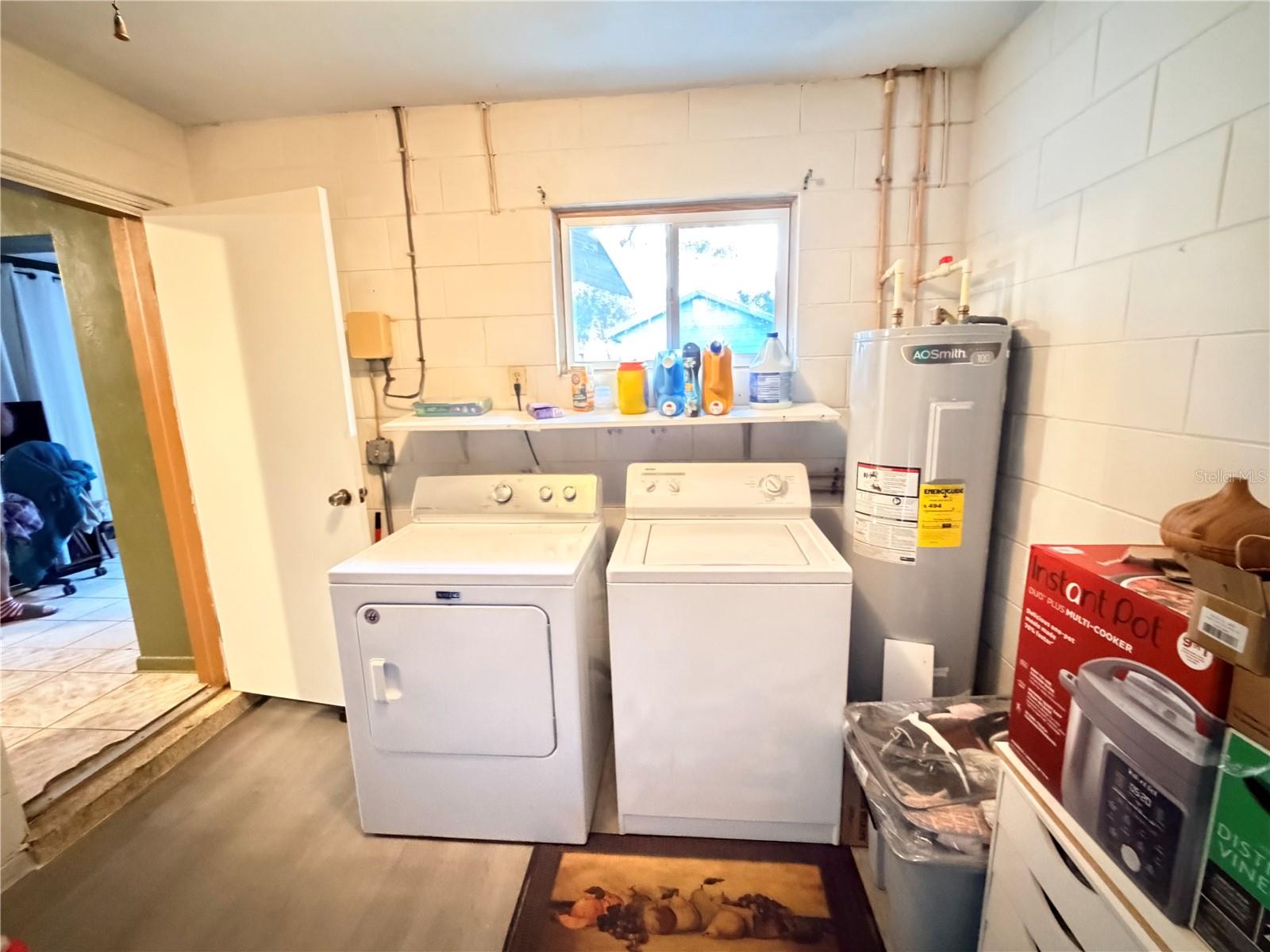 GROVE VILLA - Residential