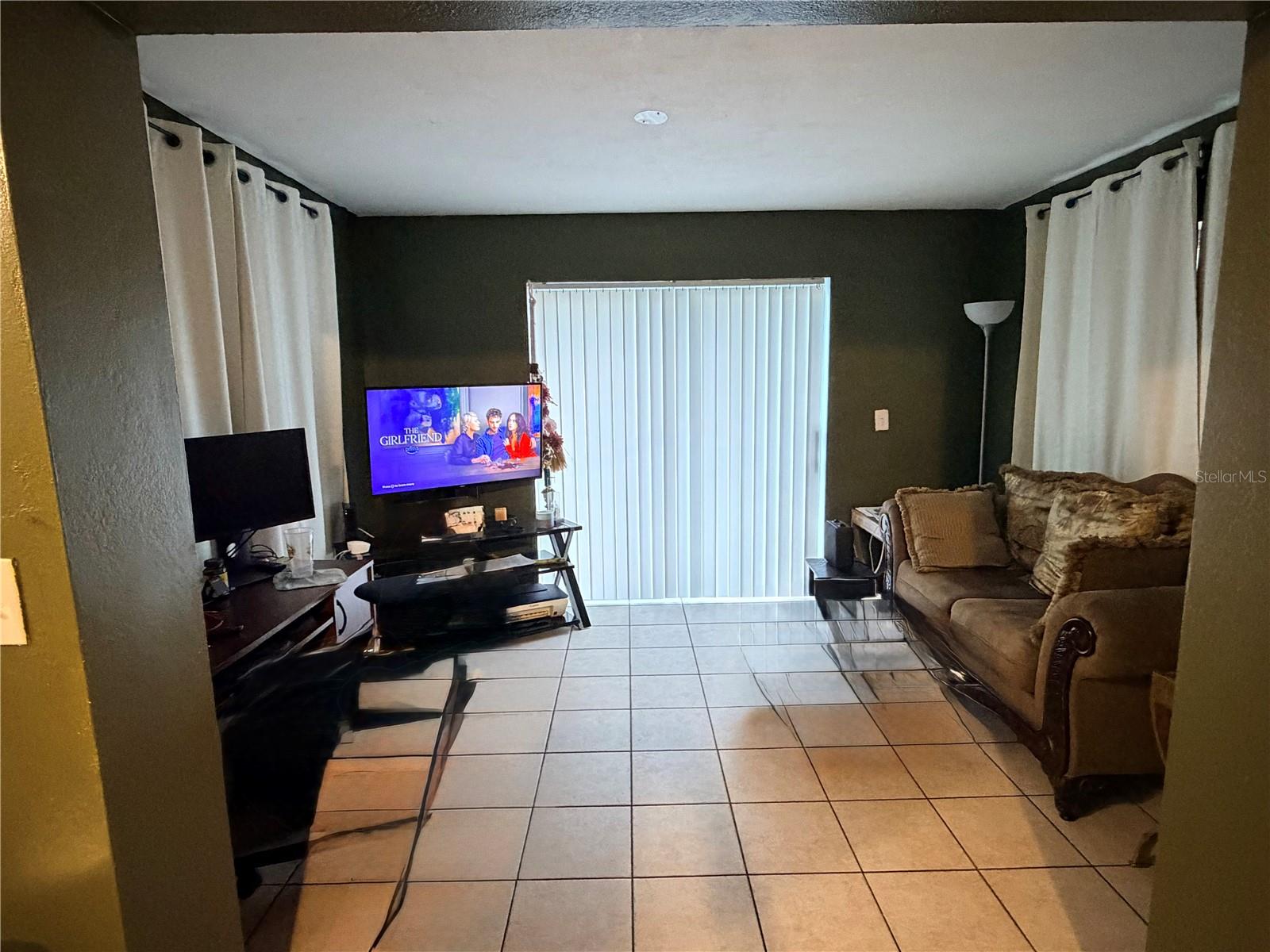 GROVE VILLA - Residential