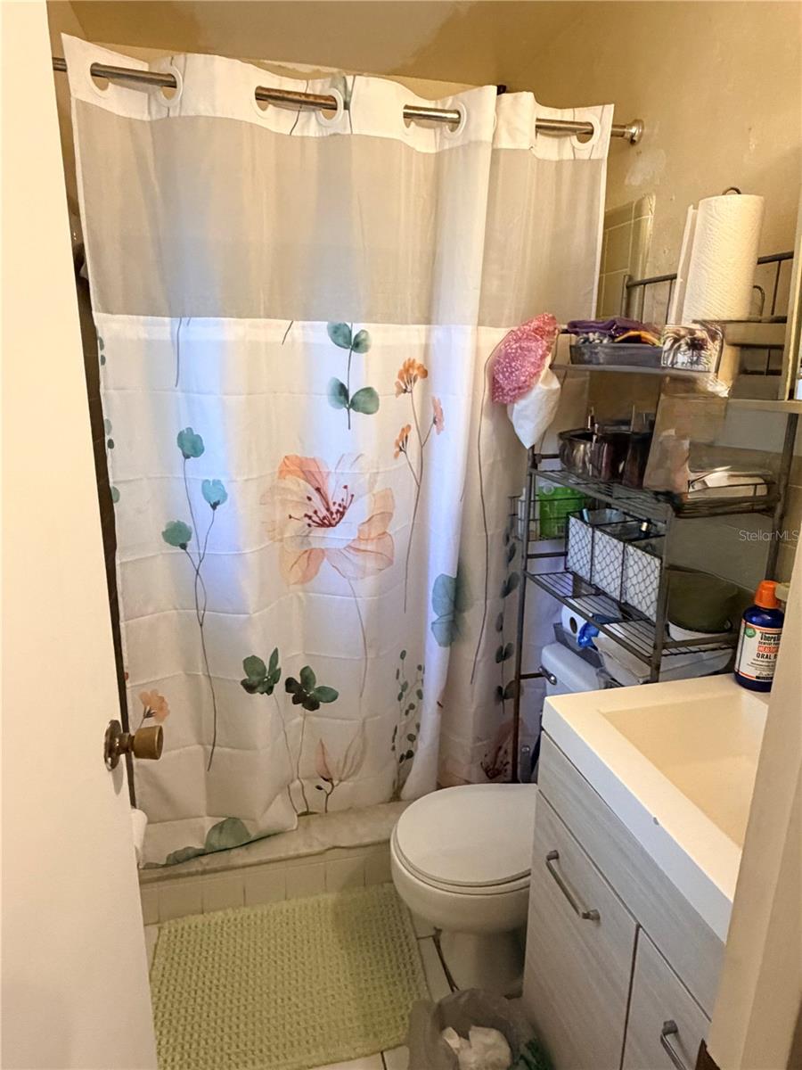 GROVE VILLA - Residential