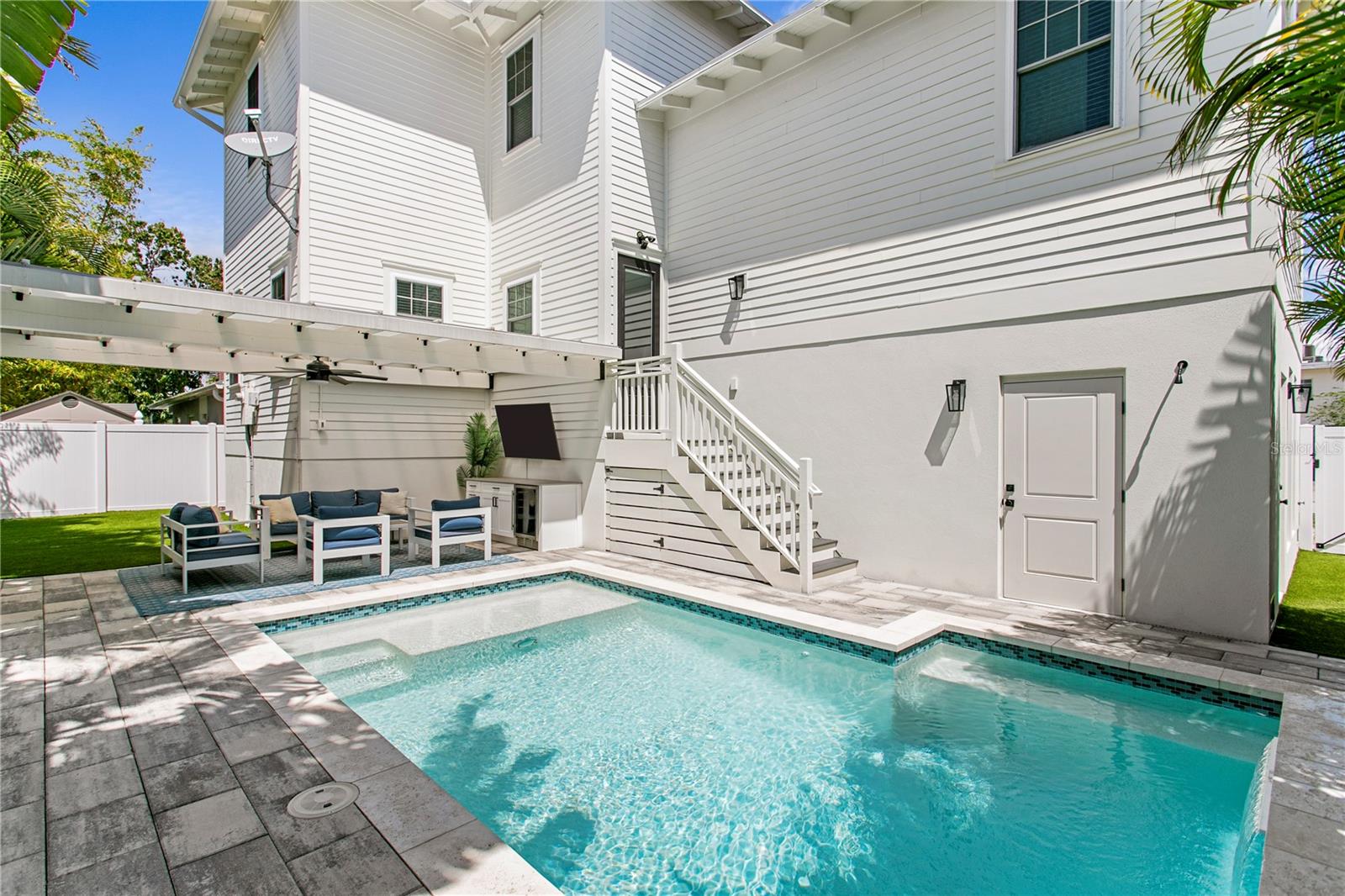 ROYAL POINCIANA - Residential
