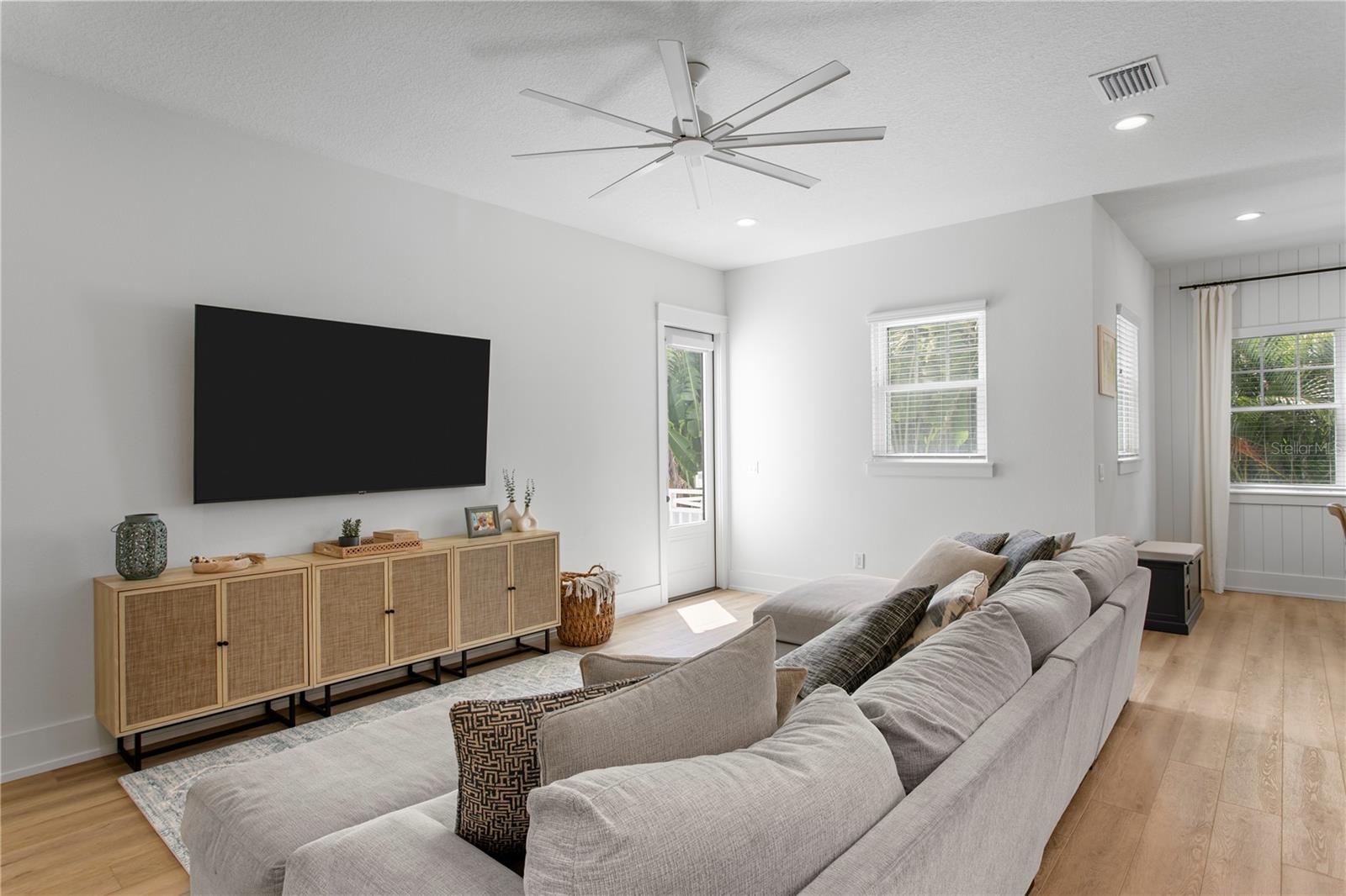 ROYAL POINCIANA - Residential