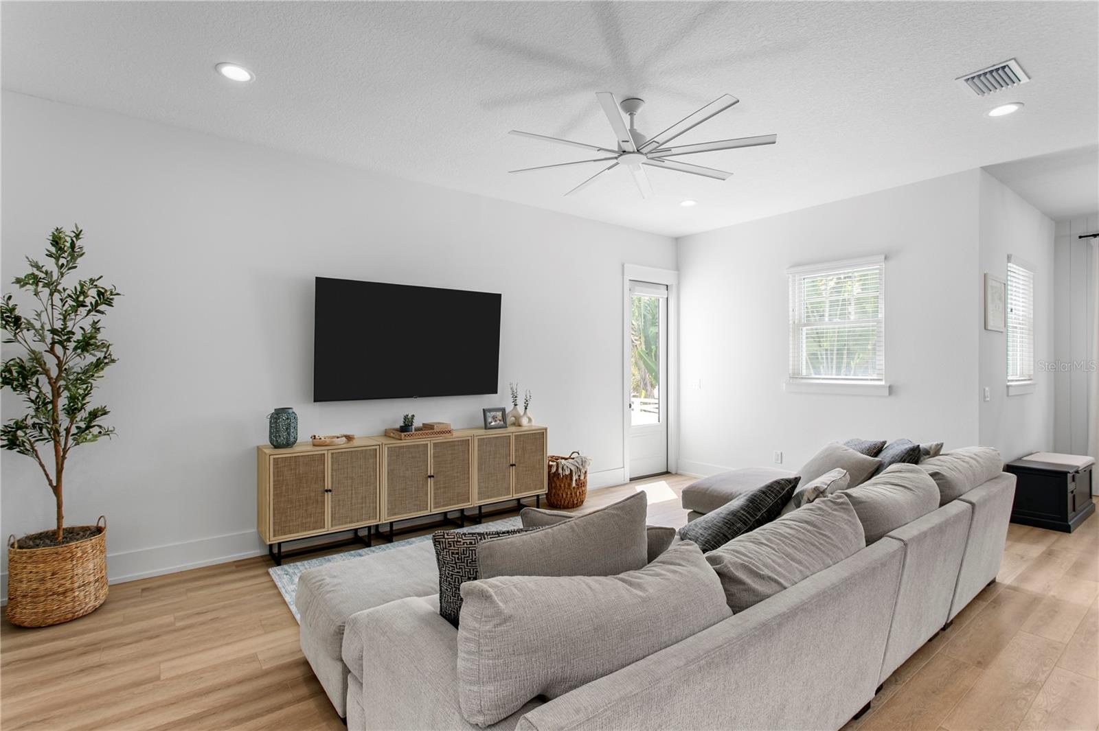 ROYAL POINCIANA - Residential