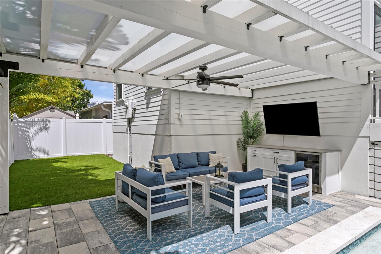 ROYAL POINCIANA - Residential