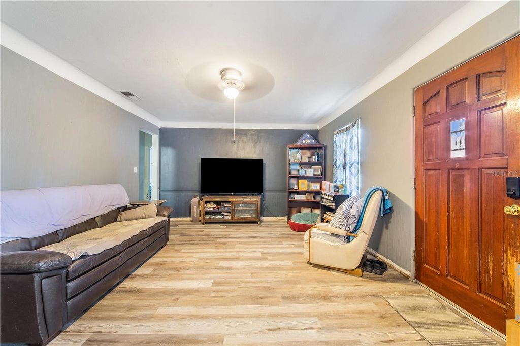 Photo of 400 E Pomelo Street, Lake Alfred, FL 33850 (MLS # P4935331)