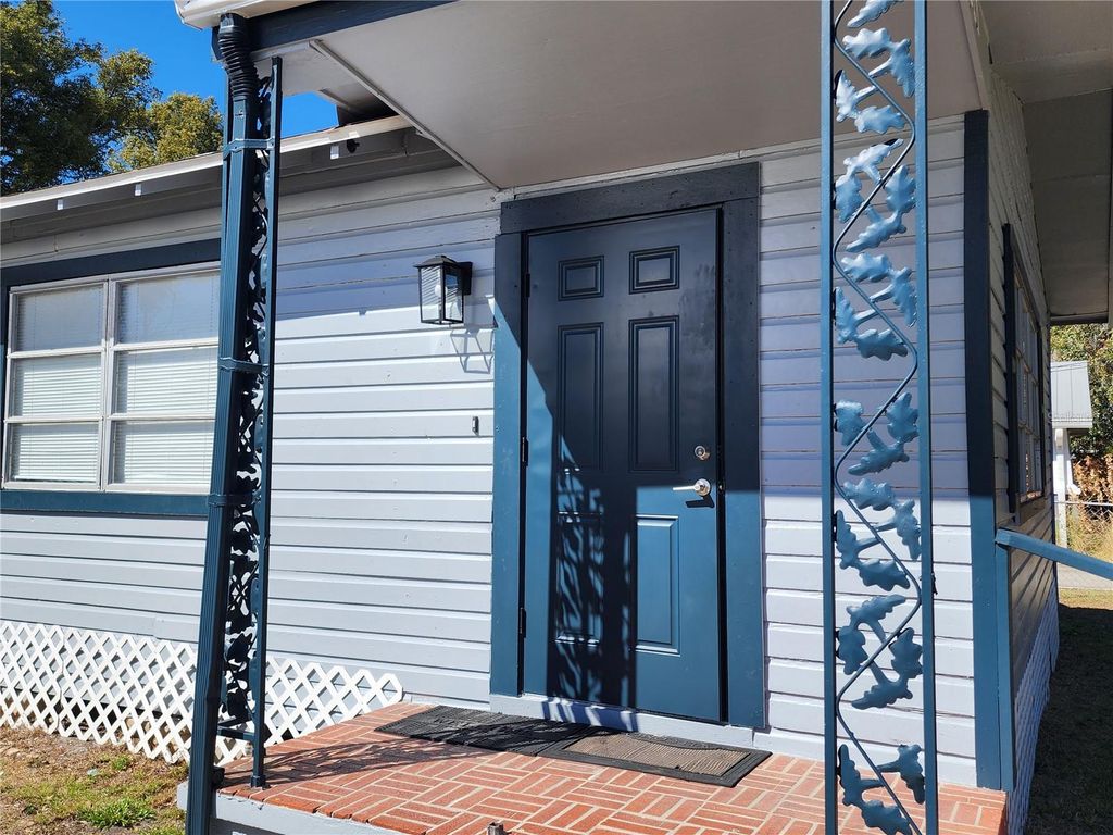 Photo of 1001 Powell Street, Plant City, FL 33563 (MLS # TB8479952)