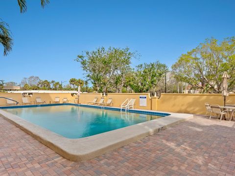 A home in LONGBOAT KEY