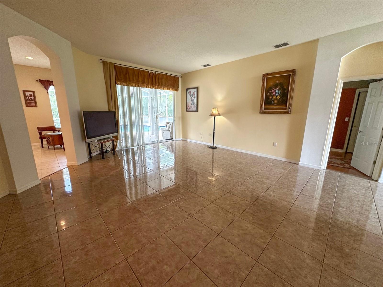 2349 WOOD POINTE DRIVE