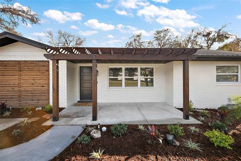 Photo of 4614 Eagles Nest Road, Fruitland Park, FL 34731 (MLS # R4910400)