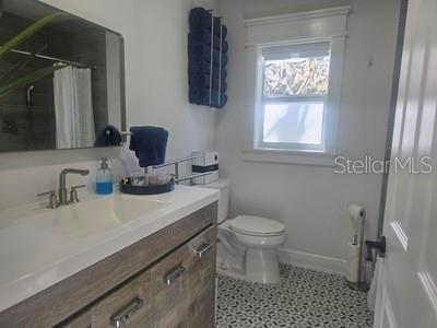 E242 FT OF N1/2 OF NW1/4 OF SW1/4 LESS N200 FT THE - Residential