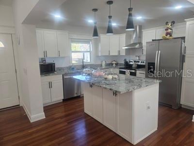 E242 FT OF N1/2 OF NW1/4 OF SW1/4 LESS N200 FT THE - Residential