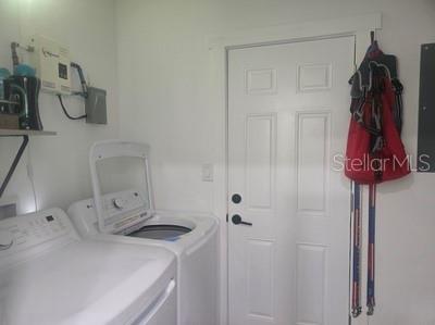 E242 FT OF N1/2 OF NW1/4 OF SW1/4 LESS N200 FT THE - Residential