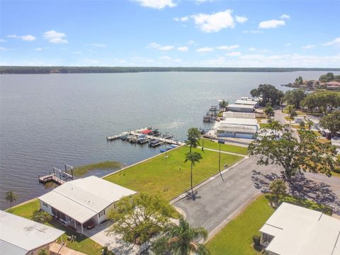 A home in PALM HARBOR