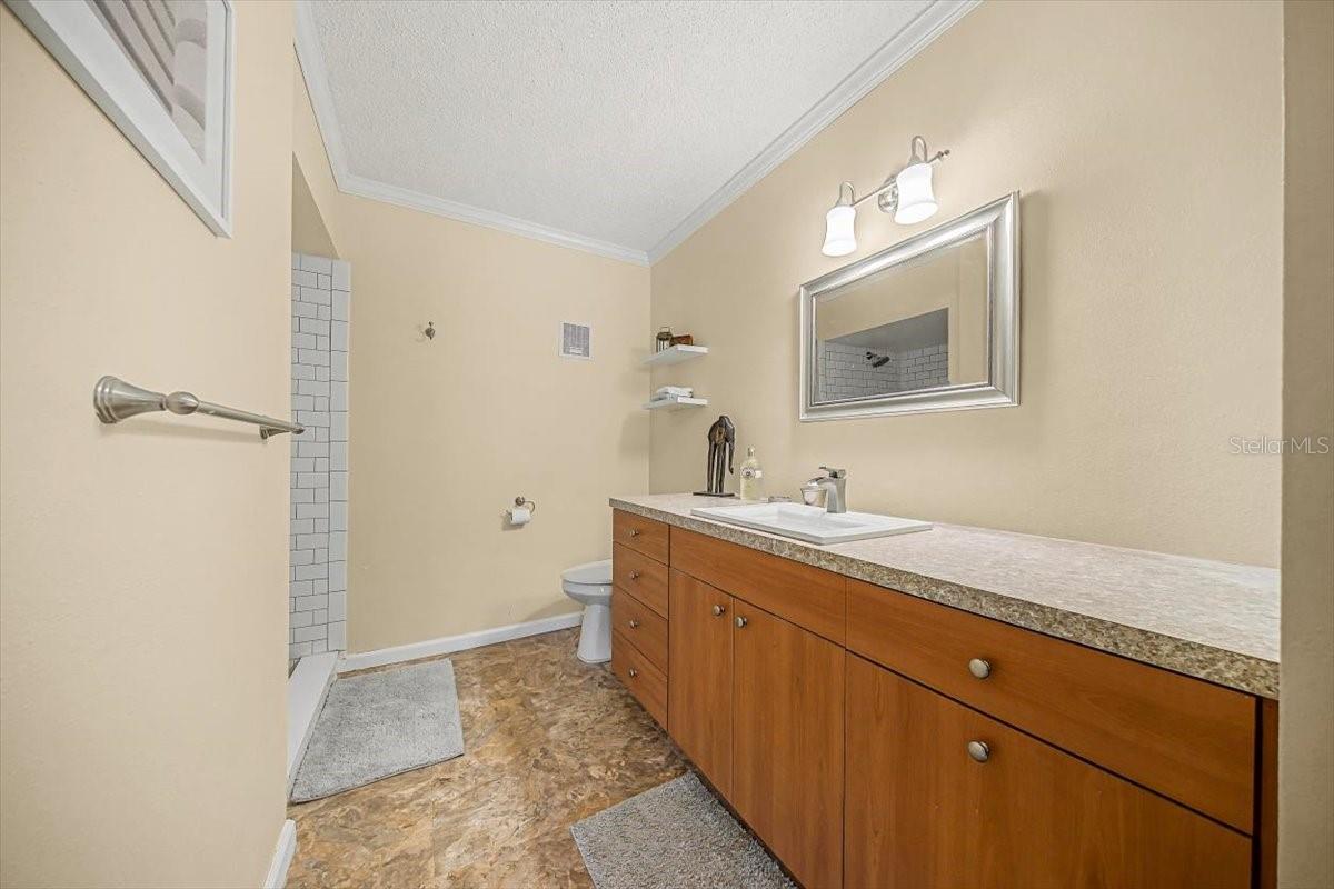 CIRCLE SQUARE WOODS - Residential