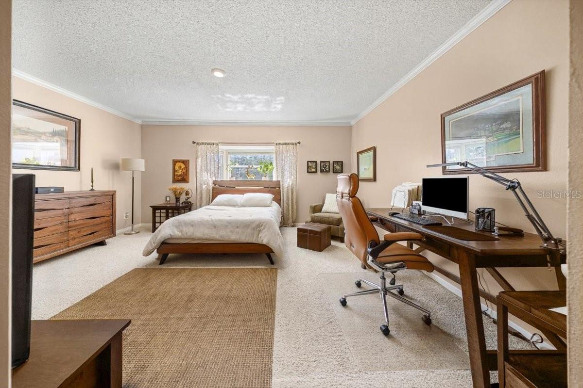 CIRCLE SQUARE WOODS - Residential