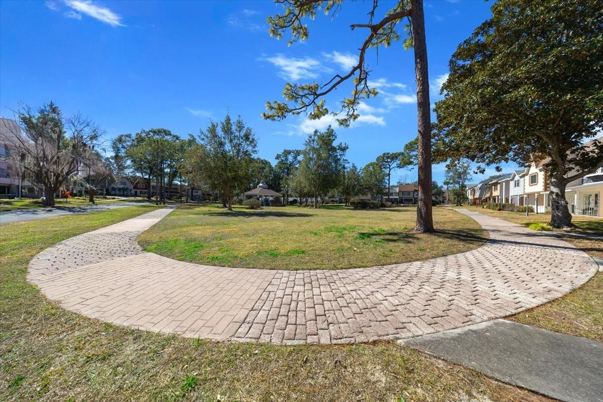 CIRCLE SQUARE WOODS - Residential