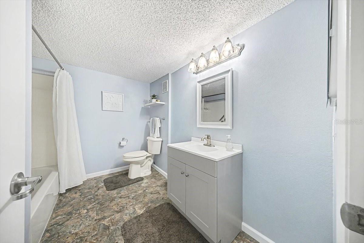 CIRCLE SQUARE WOODS - Residential