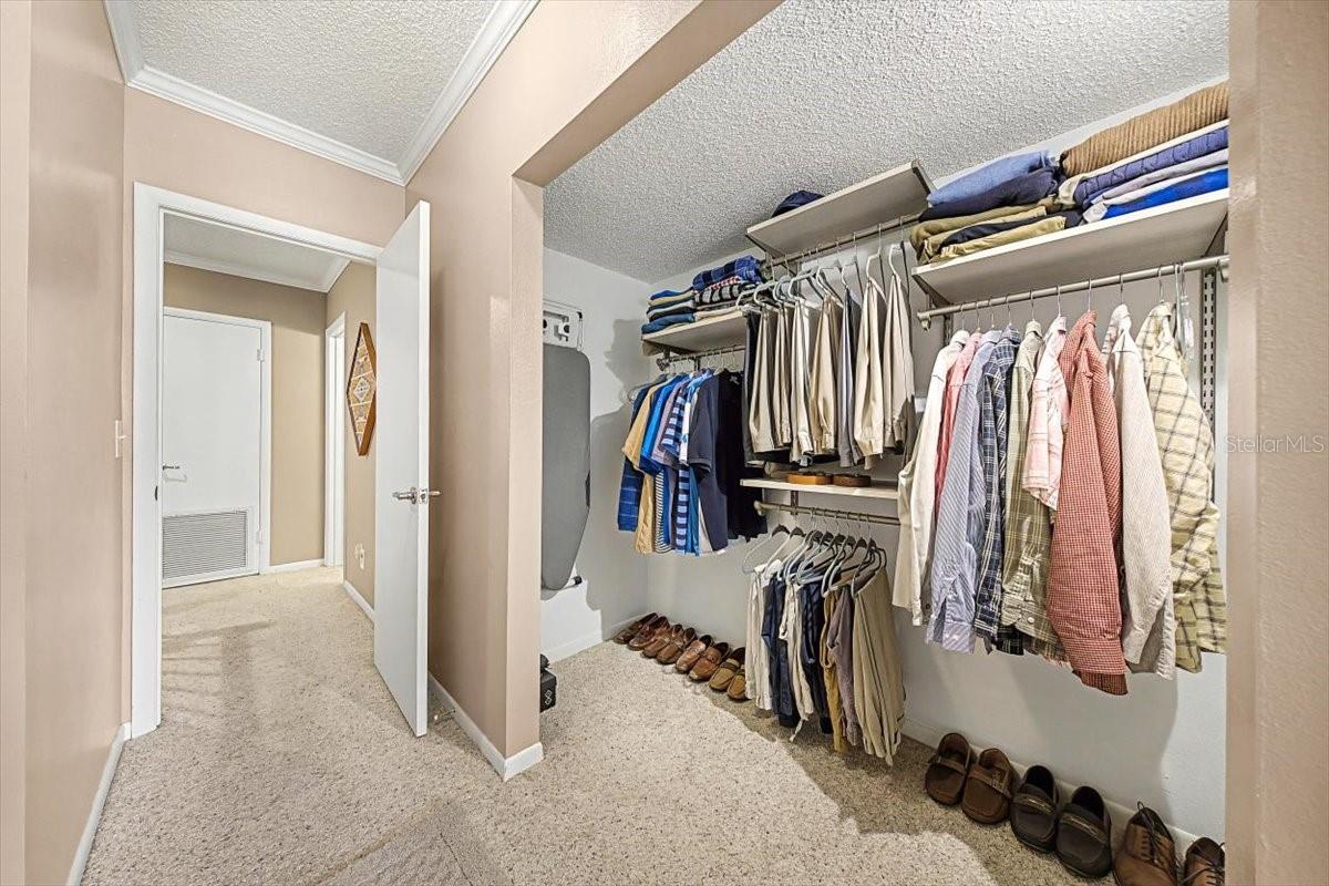 CIRCLE SQUARE WOODS - Residential