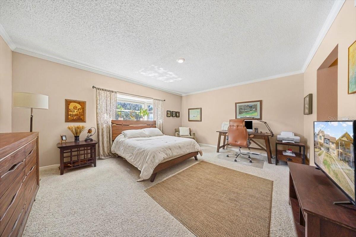 CIRCLE SQUARE WOODS - Residential