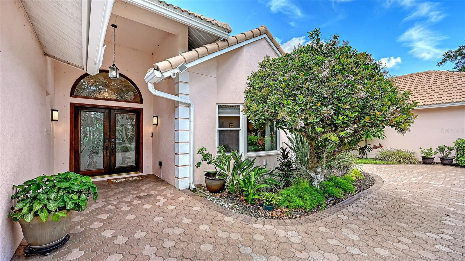 5476 GOLF POINTE DRIVE