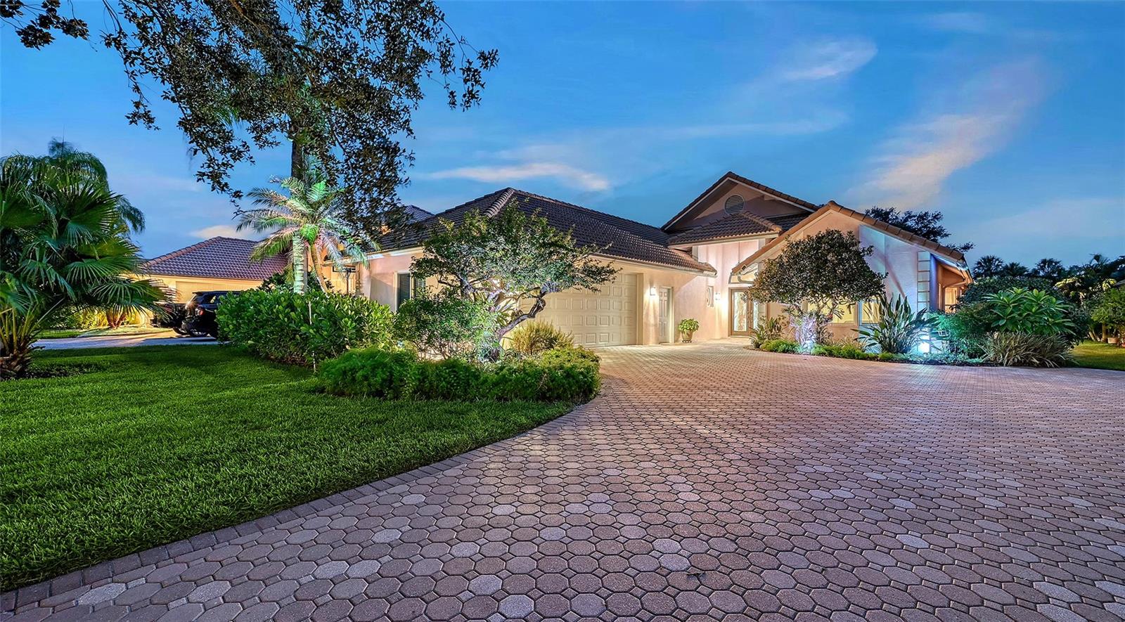 5476 GOLF POINTE DRIVE