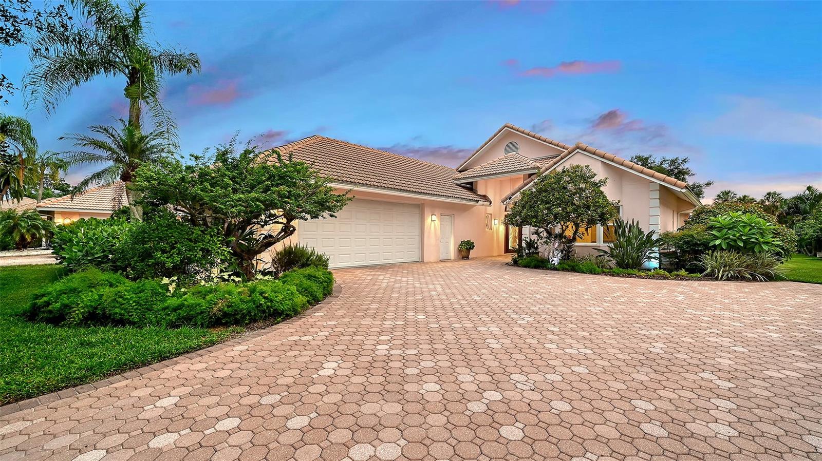 5476 GOLF POINTE DRIVE