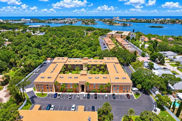 12760 INDIAN ROCKS RD APT 570, LARGO, FL 33774 - Image c1abb2fe636e4f715fb32b6a79f43d13/555690339