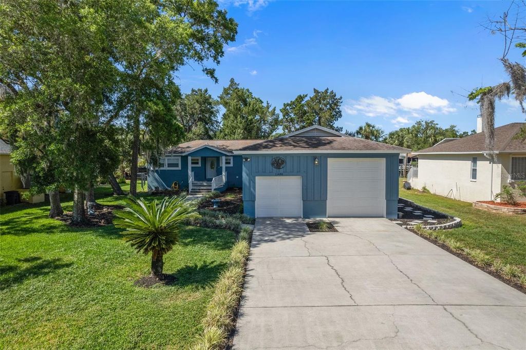 Photo of 11430 W Waterway Drive, Homosassa, FL 34448 (MLS # W7885480)