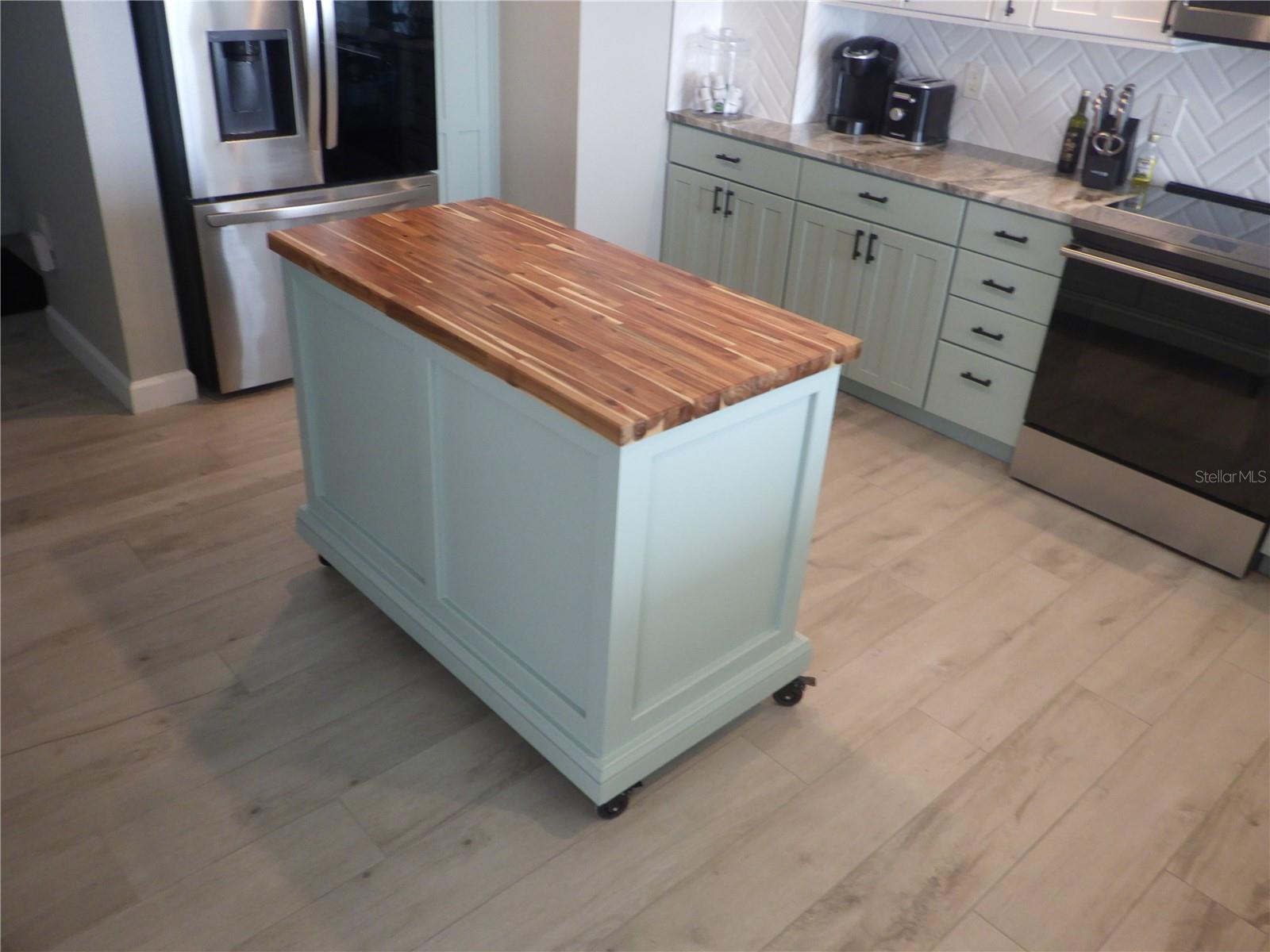 CLUB REDINGTON CONDO THE - Residential Lease