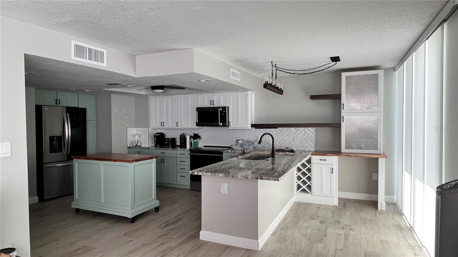 CLUB REDINGTON CONDO THE - Residential Lease