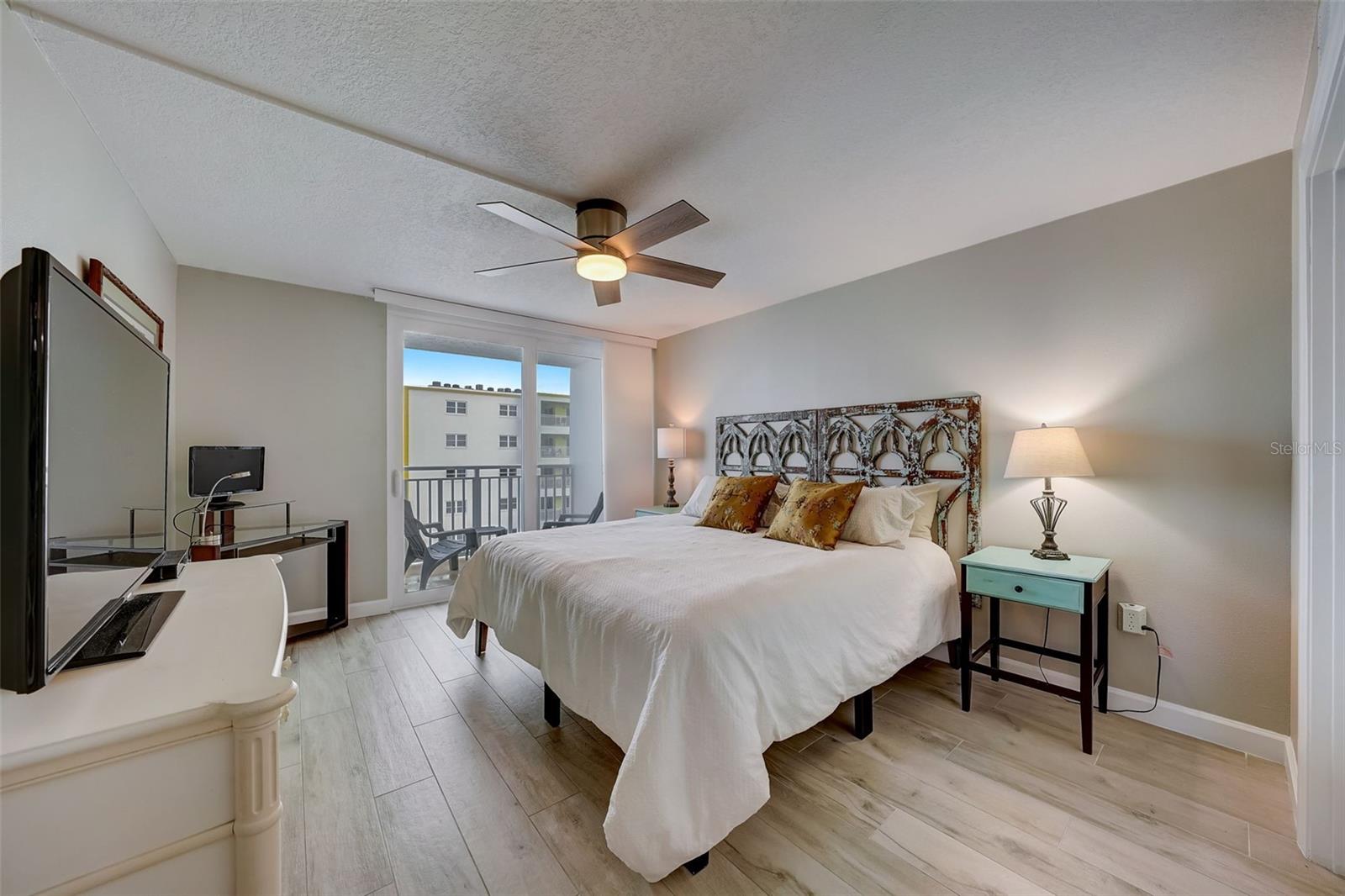 CLUB REDINGTON CONDO THE - Residential Lease