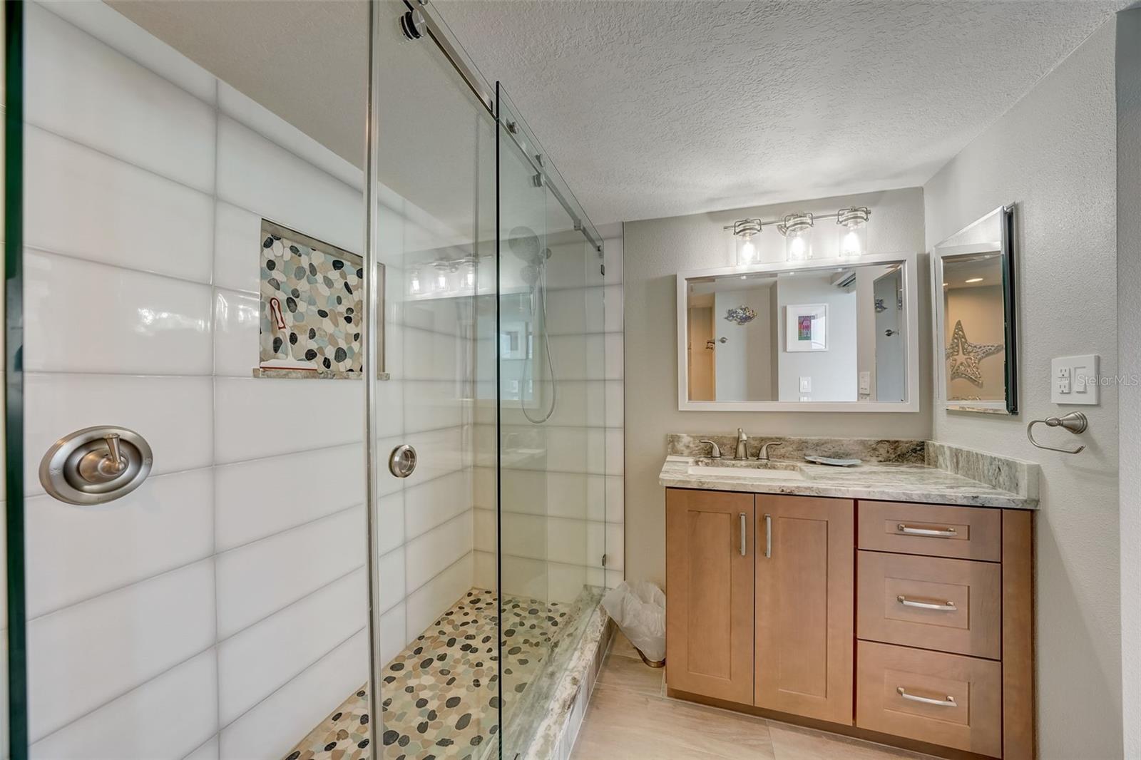 CLUB REDINGTON CONDO THE - Residential Lease