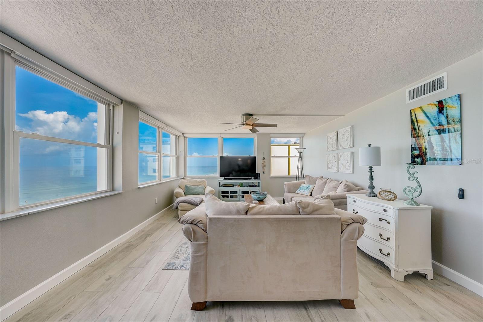 CLUB REDINGTON CONDO THE - Residential Lease