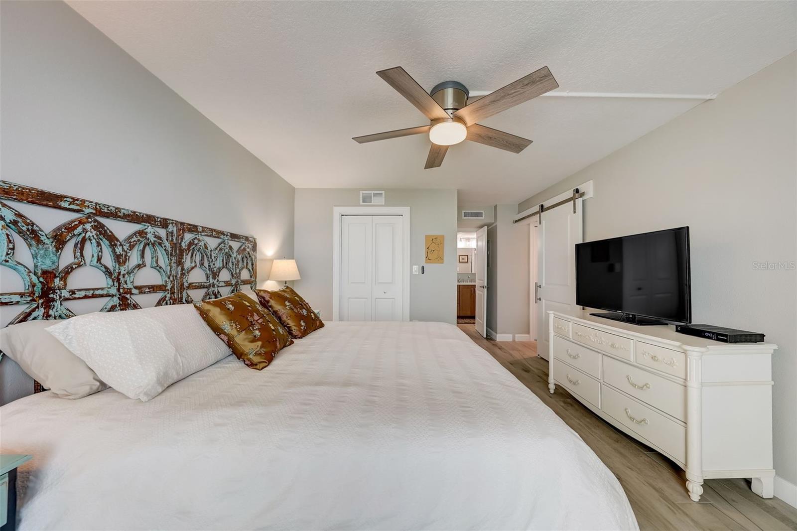 CLUB REDINGTON CONDO THE - Residential Lease