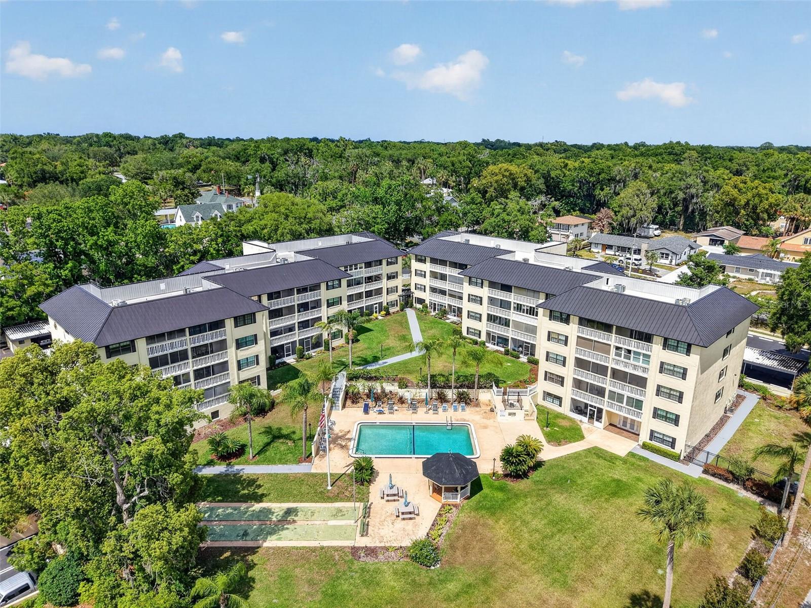 MOUNT DORA SOUTHERN OAKS CONDO - Residential