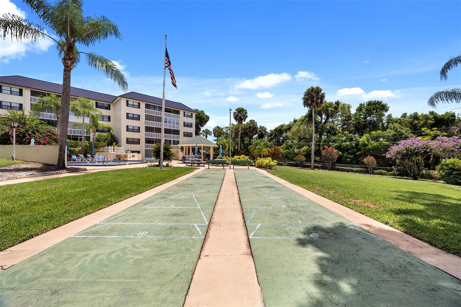 MOUNT DORA SOUTHERN OAKS CONDO - Residential