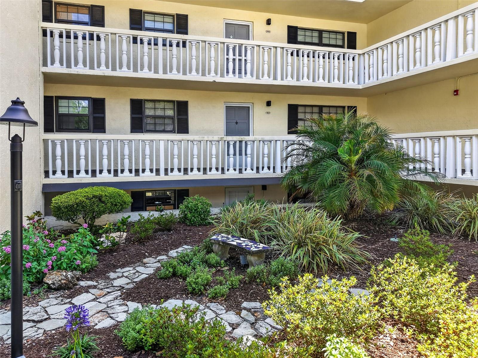 MOUNT DORA SOUTHERN OAKS CONDO - Residential